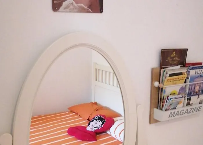 Guest house Charming Retreat With Garden Metro Access 3*